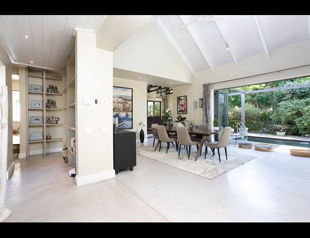 4 BEDROOM HOUSE TO LET IN CONSTANTIA